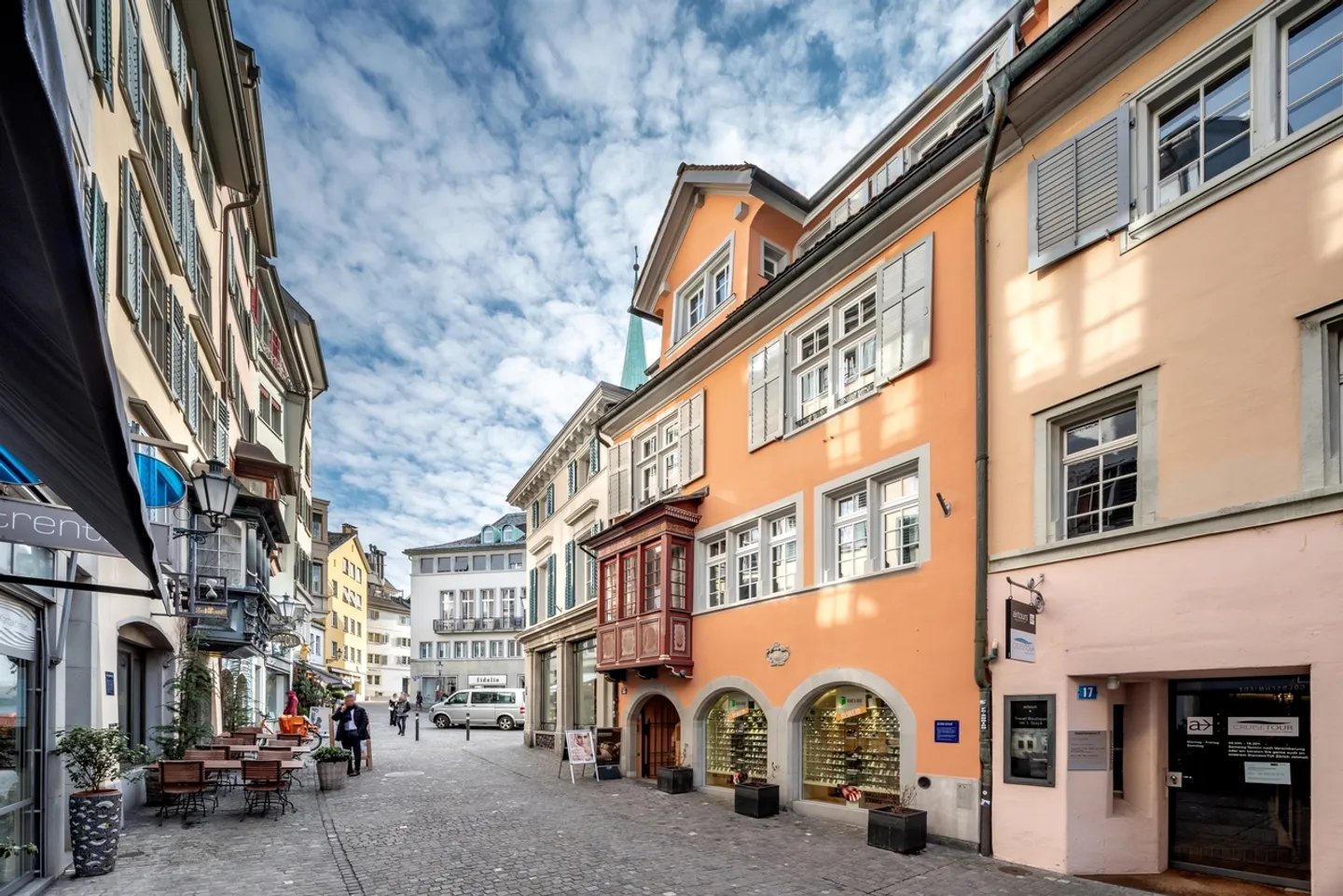 Renovated Apartment in Zurich - Photo 2 of 3