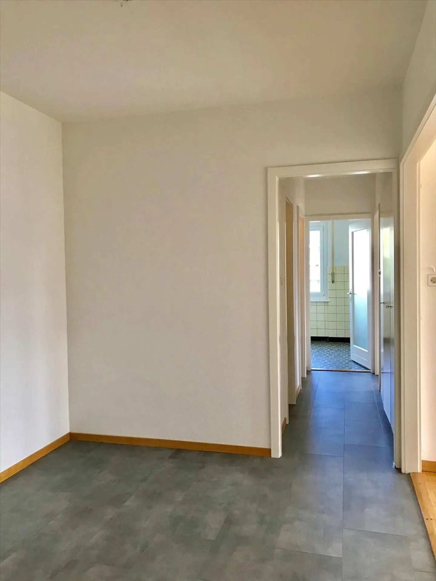 Apartment for rent - Photo 2 of 8