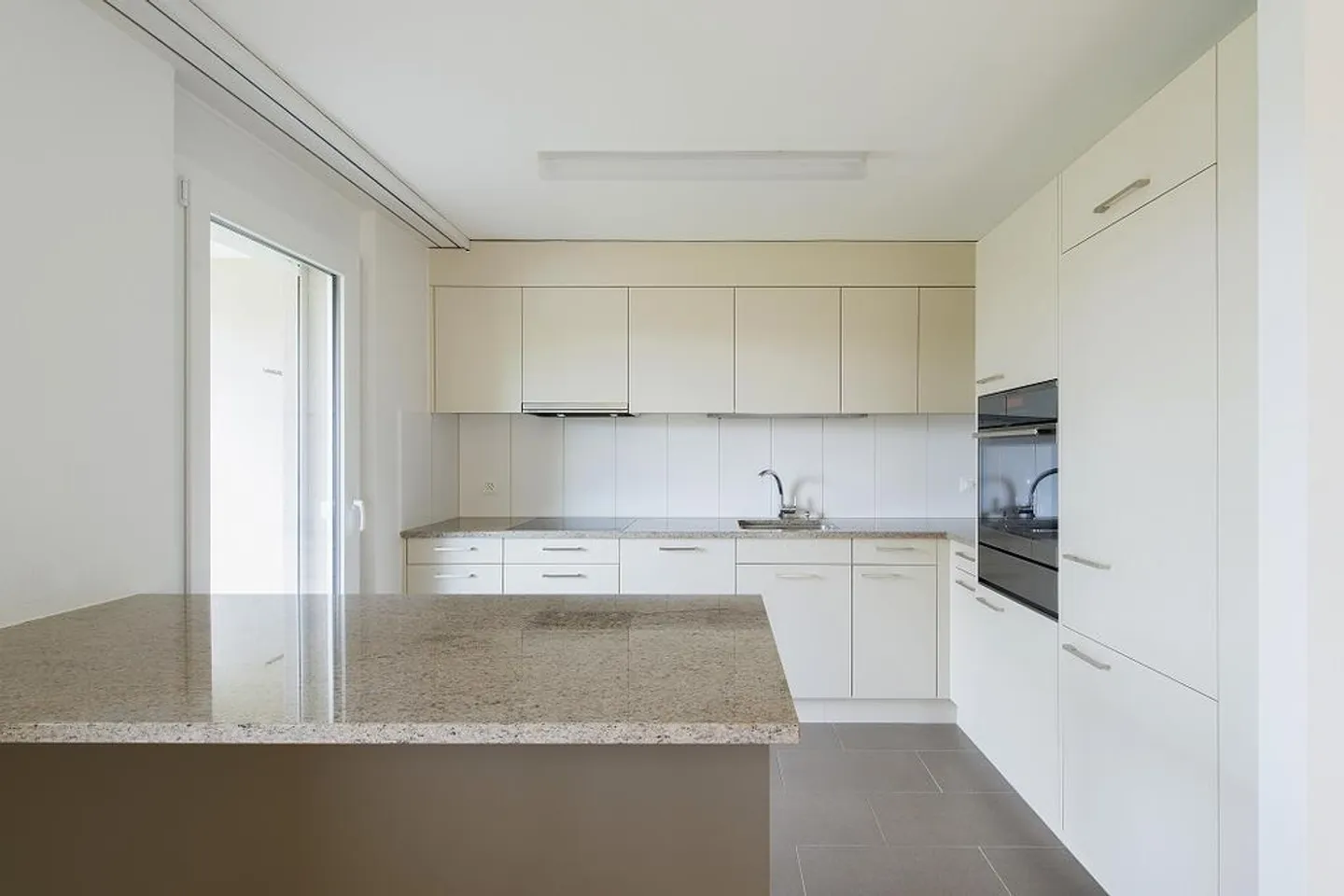 Helle, grossflächige Wohnung mit 2 Badezimmer - Foto 8 von 8