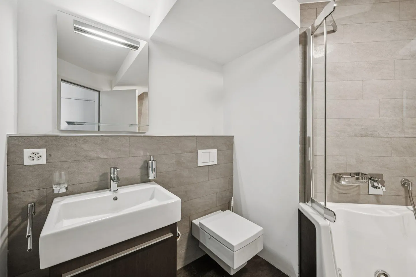 Modern Garden Apartment in Bottmingen - Photo 12 of 15