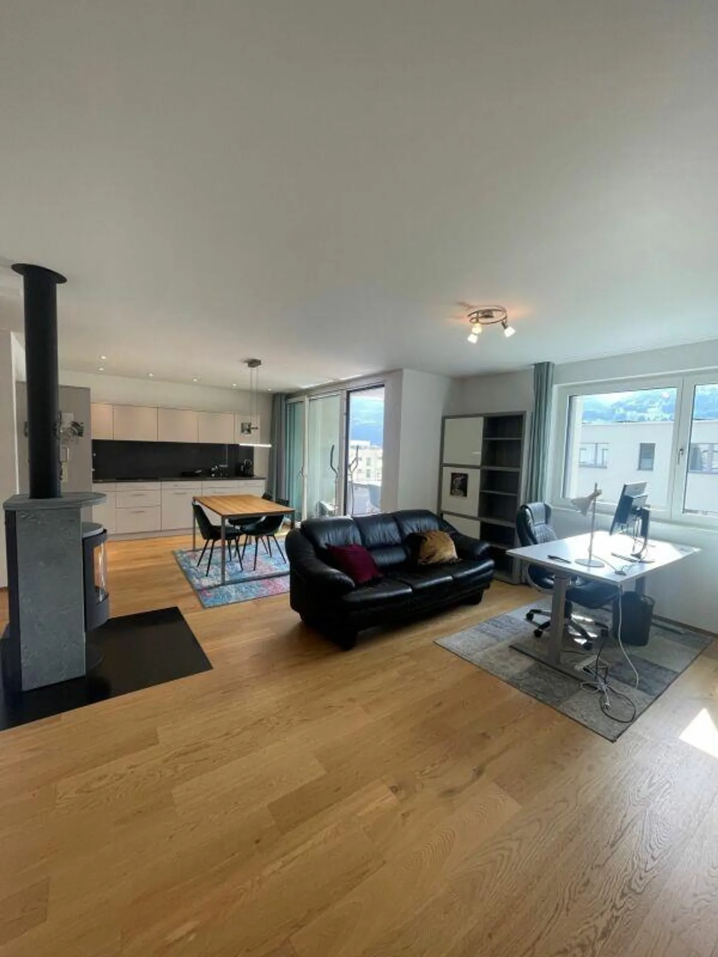 Limited for about 6 to 12 months: Furnished, nearly new penthouse apartment... - Photo 4 of 14