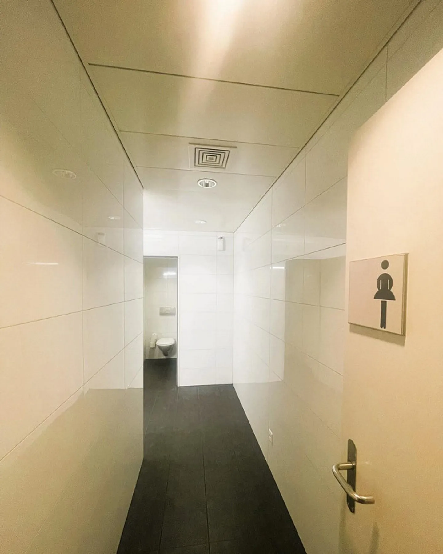 Bureau ouvert avec de nombreux avantages - Photo 7 sur 7