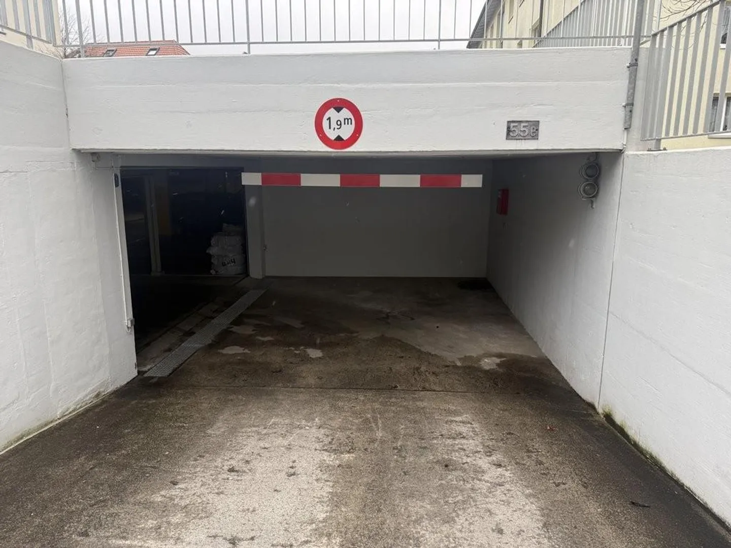 Place de parking à louer - Photo 3 sur 5
