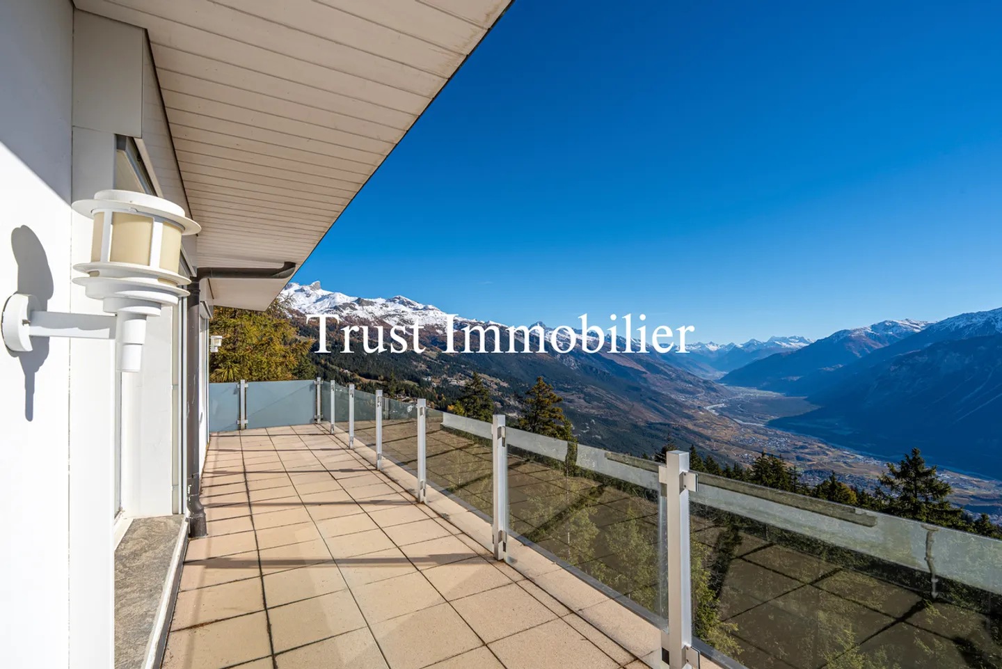 Stunning Apartment in Crans-Montana - Photo 30 of 32