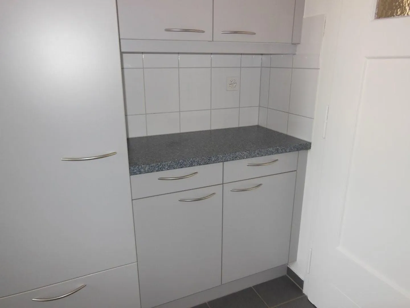 Jolie appartement sous les combles dans un emplacement central à Berne - Photo 3 sur 8