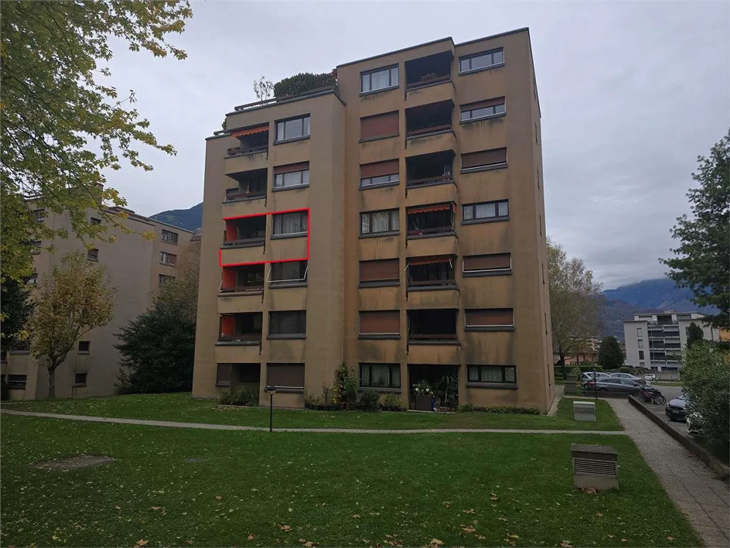 Giubiasco - Bright 2.5 rooms with terrace and two private parking spaces - Photo 1 of 12