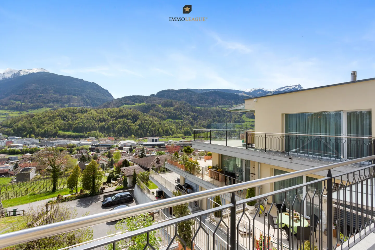 Luxurious penthouse apartment with breathtaking panoramic views. - Photo 6 of 7