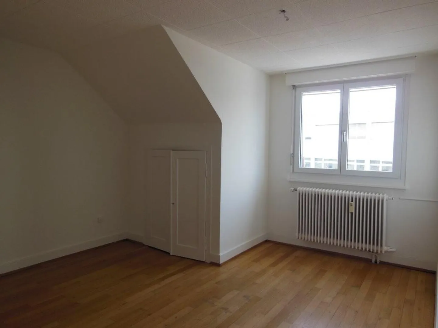 Jolie appartement sous les combles dans un emplacement central à Berne - Photo 5 sur 8