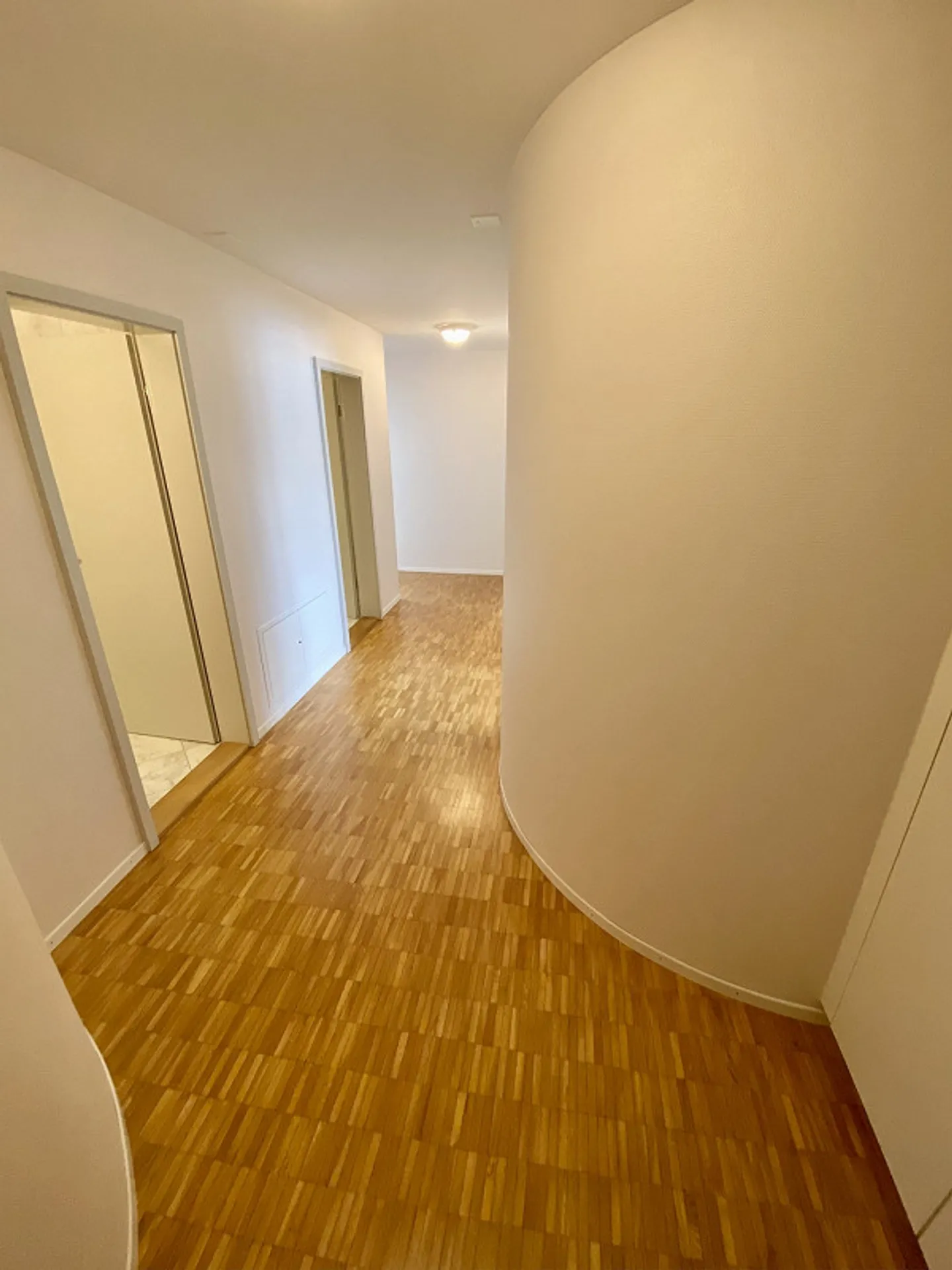 Appartement spacieux de 3,5 pièces avec vue sur la verdure - Photo 4 sur 14