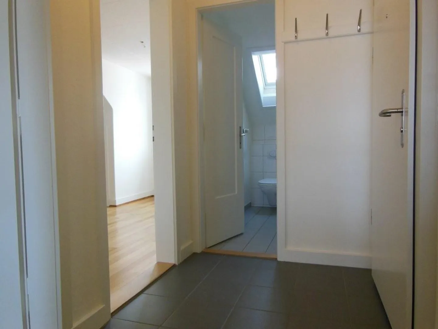 Jolie appartement sous les combles dans un emplacement central à Berne - Photo 8 sur 8