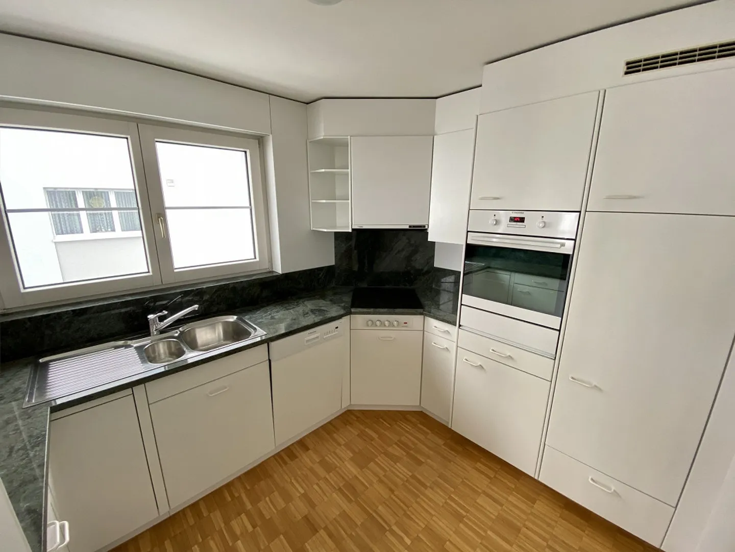 Appartement spacieux de 3,5 pièces avec vue sur la verdure - Photo 8 sur 14