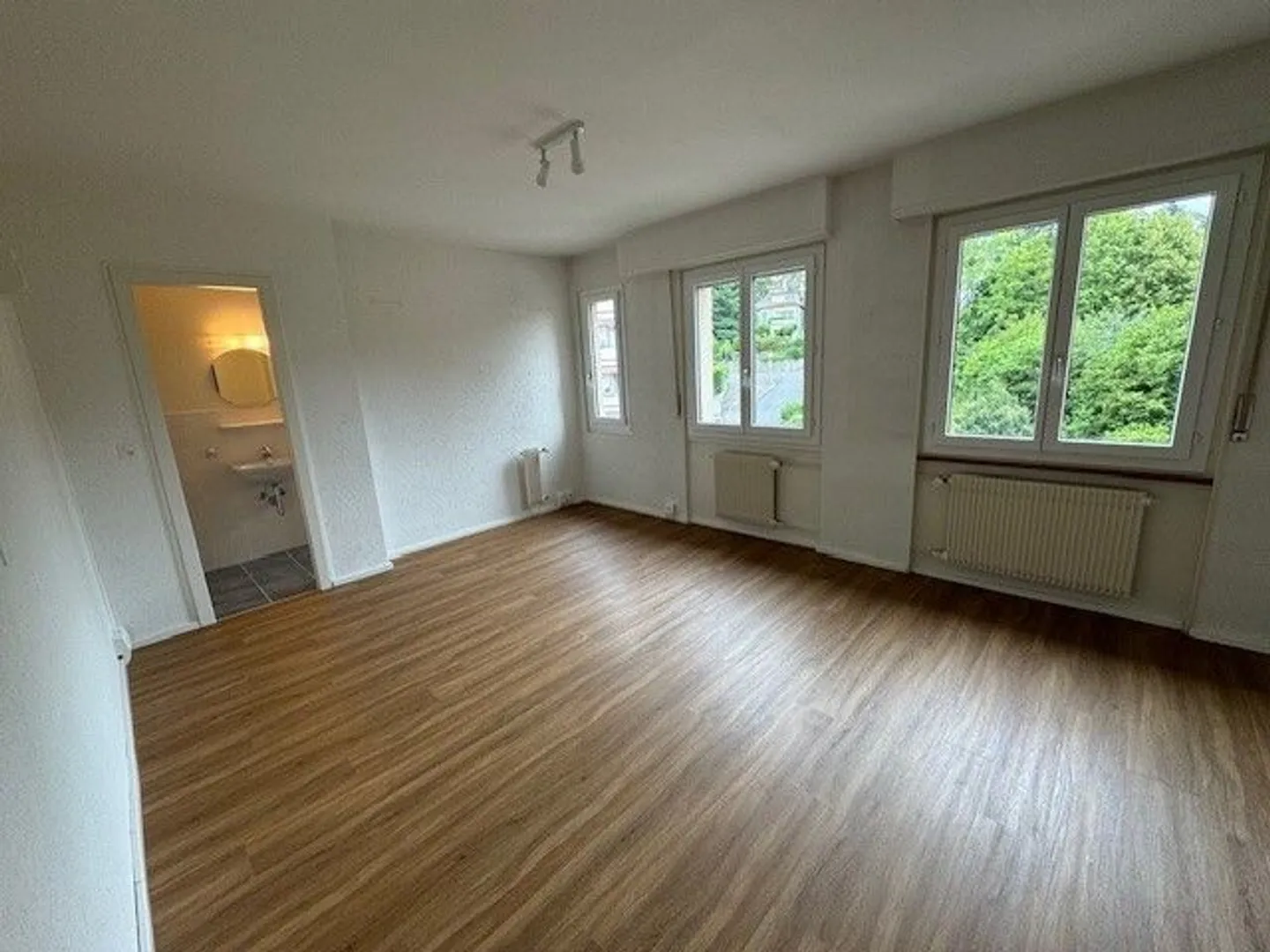 Immeuble mixte à louer - Photo 2 sur 8