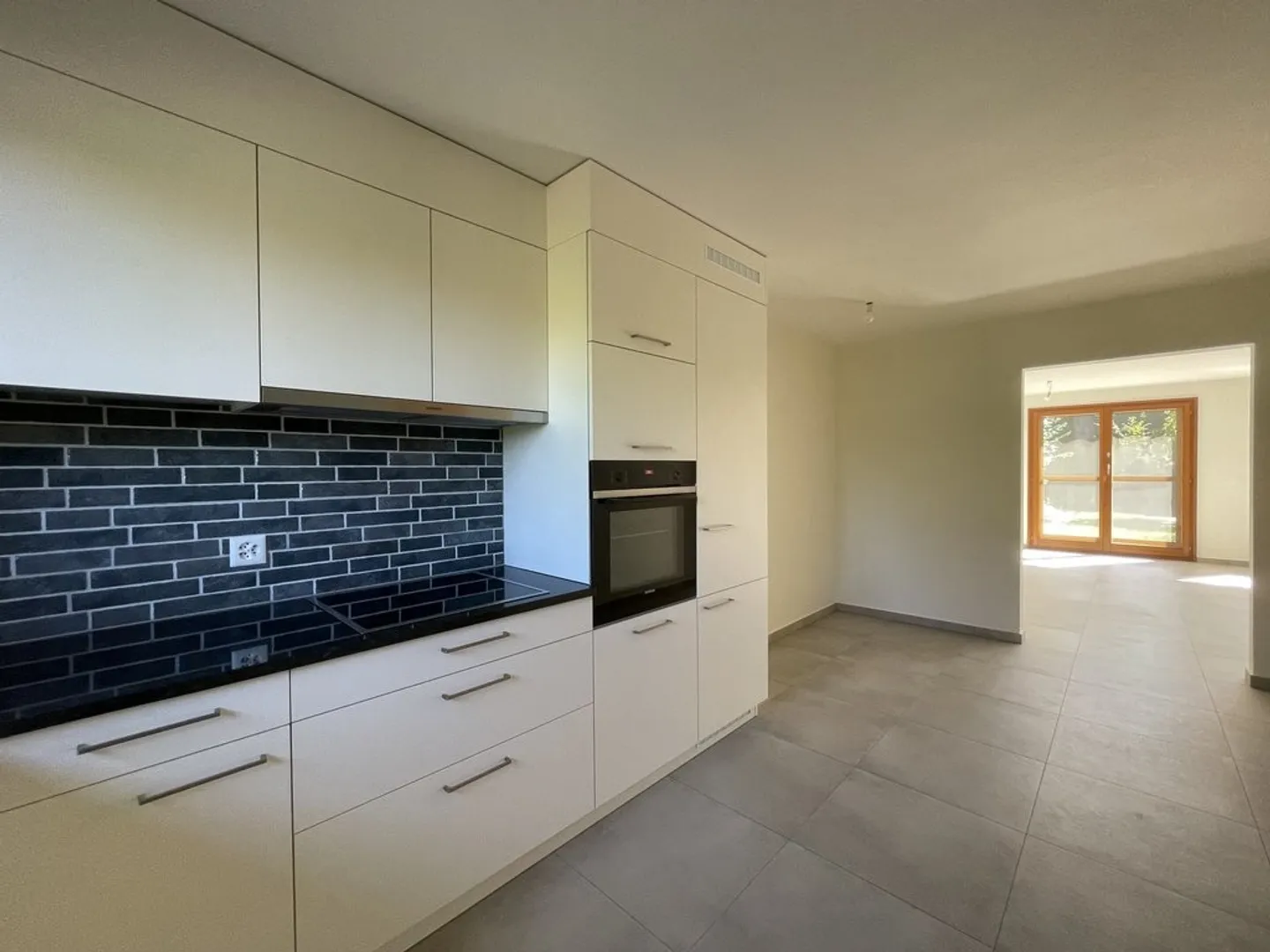 FRIBOURG - Renovated 4.5 room house - Photo 2 of 12