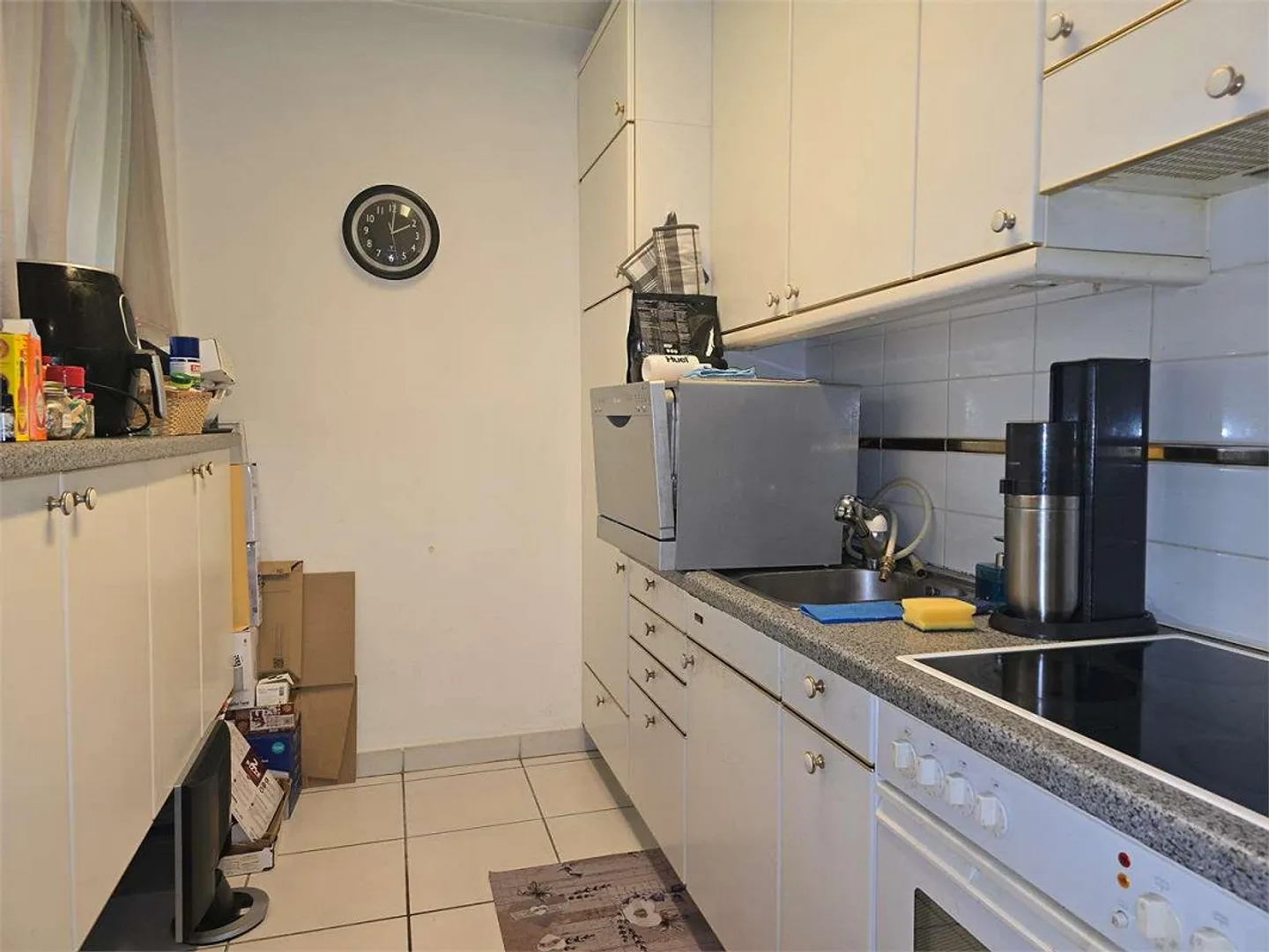 Giubiasco - Bright 2.5 rooms with terrace and two private parking spaces - Photo 3 of 12