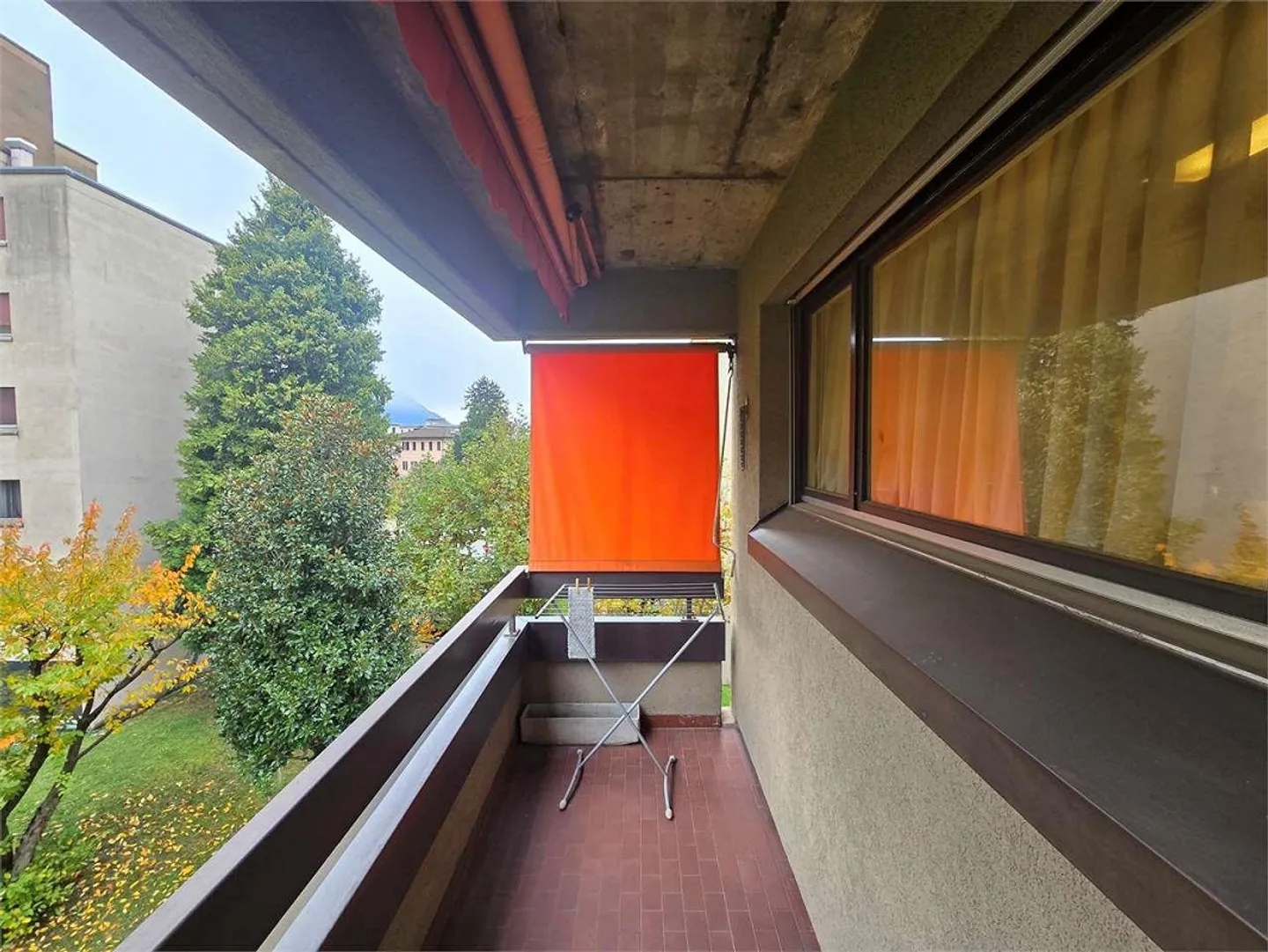 Giubiasco - Bright 2.5 rooms with terrace and two private parking spaces - Photo 6 of 12