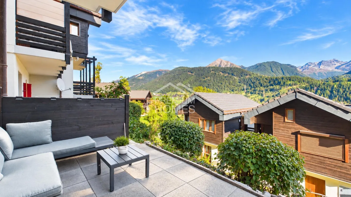 Charming Chalet with Panoramic Views - Photo 9 of 13