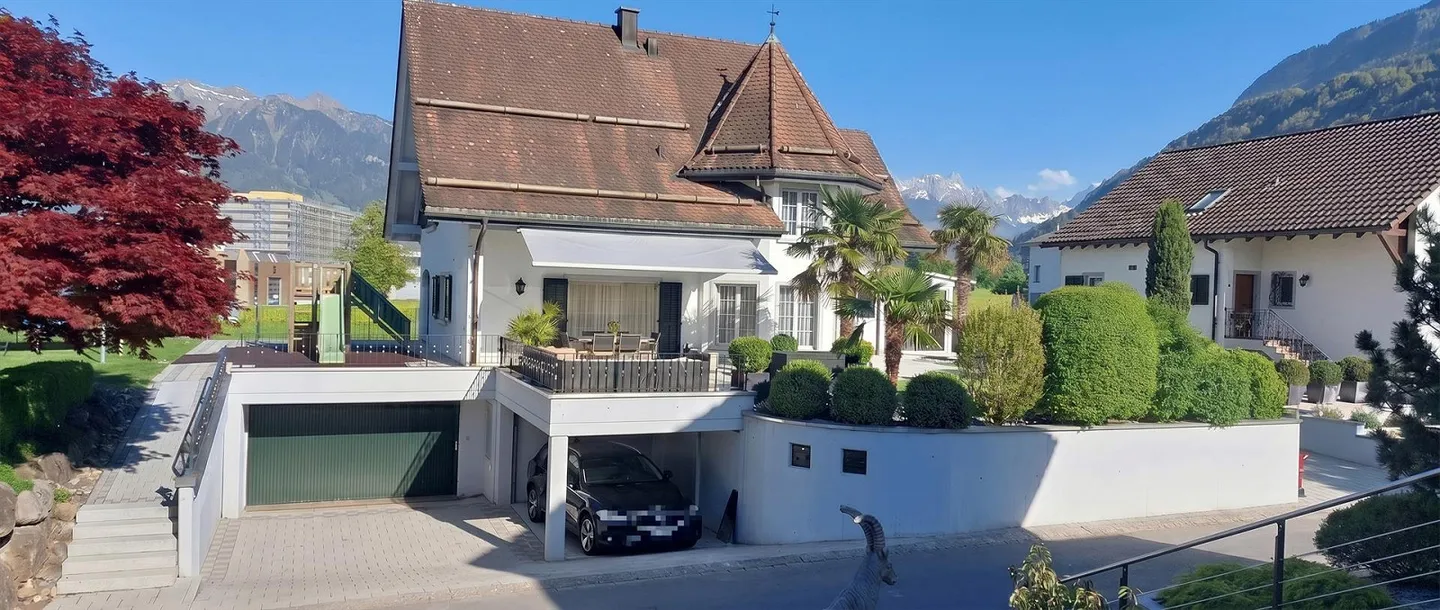 Detached single-family house with 2-room apartment - Photo 1 of 18
