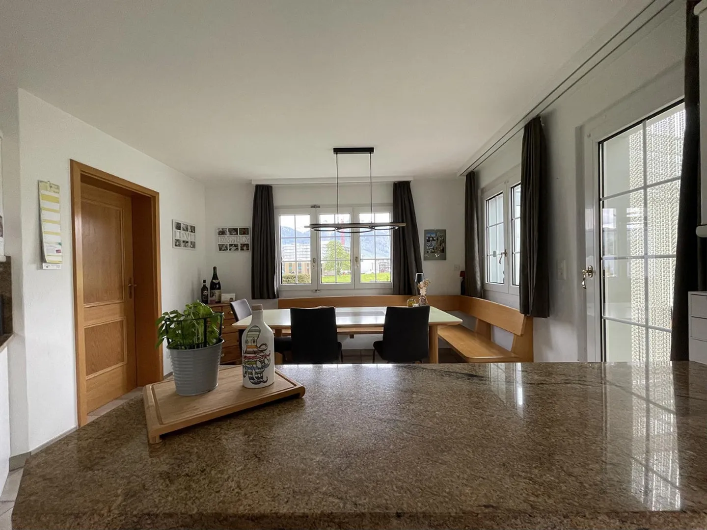 Detached single-family house with 2-room apartment - Photo 7 of 18