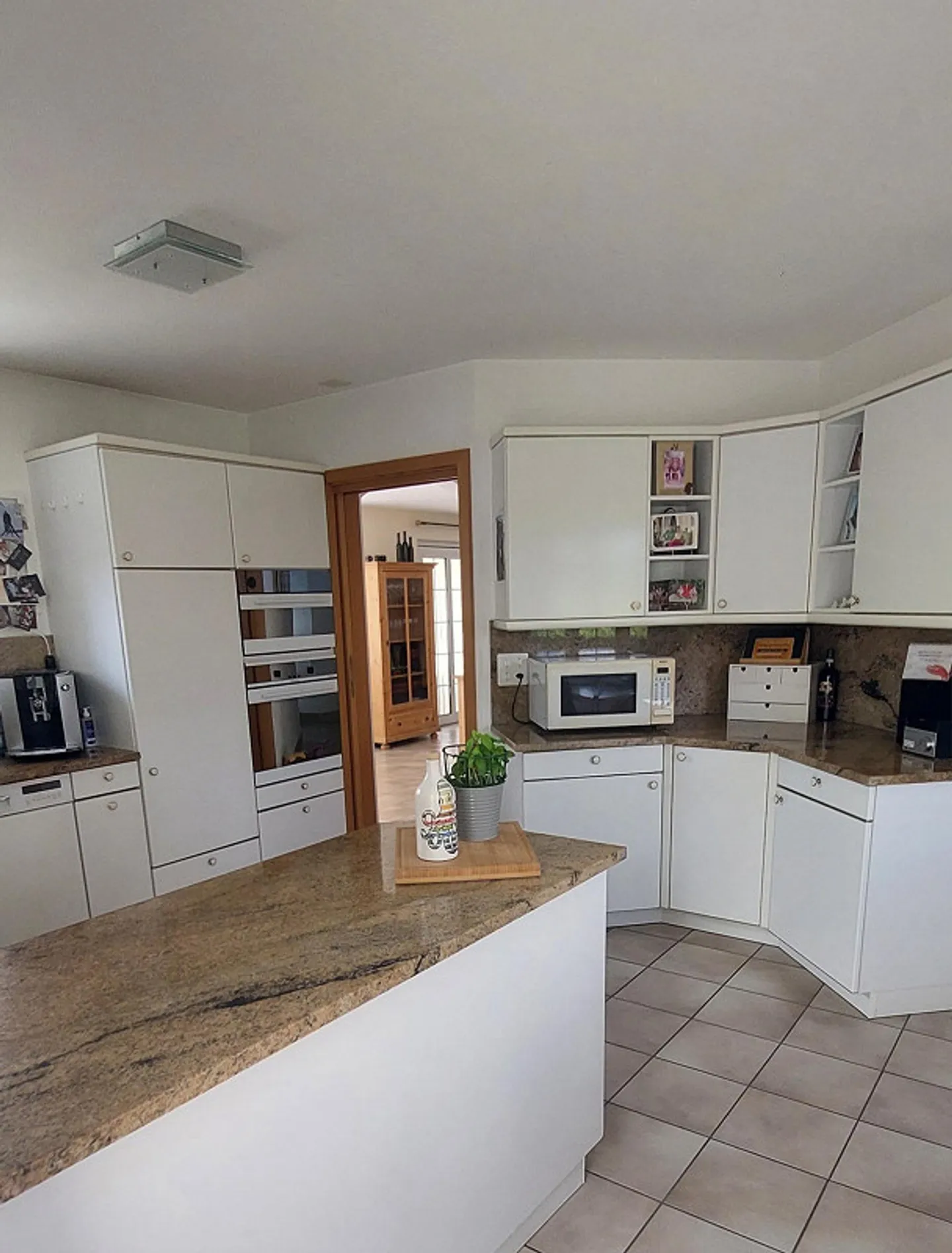 Detached single-family house with 2-room apartment - Photo 8 of 18