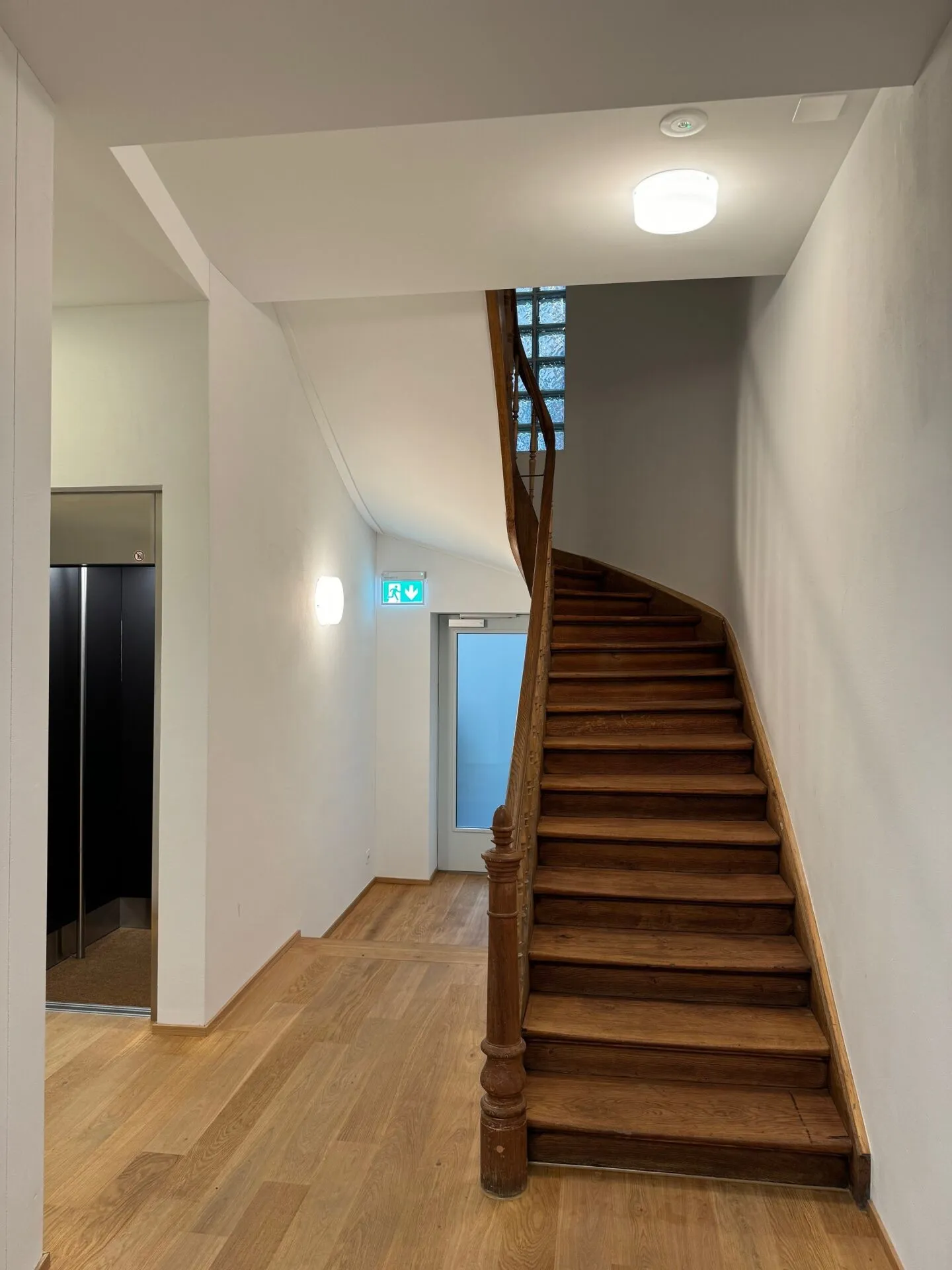 Unique Apartment near Wiedikon Station - Photo 13 of 14