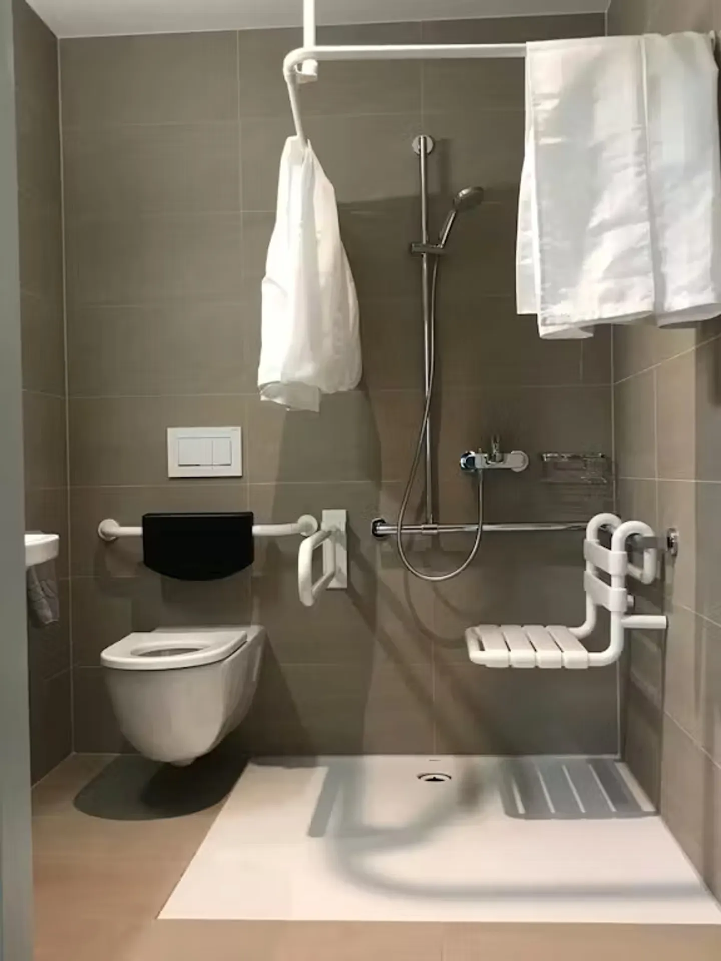 Charming Apartment in Basel - Photo 5 of 10