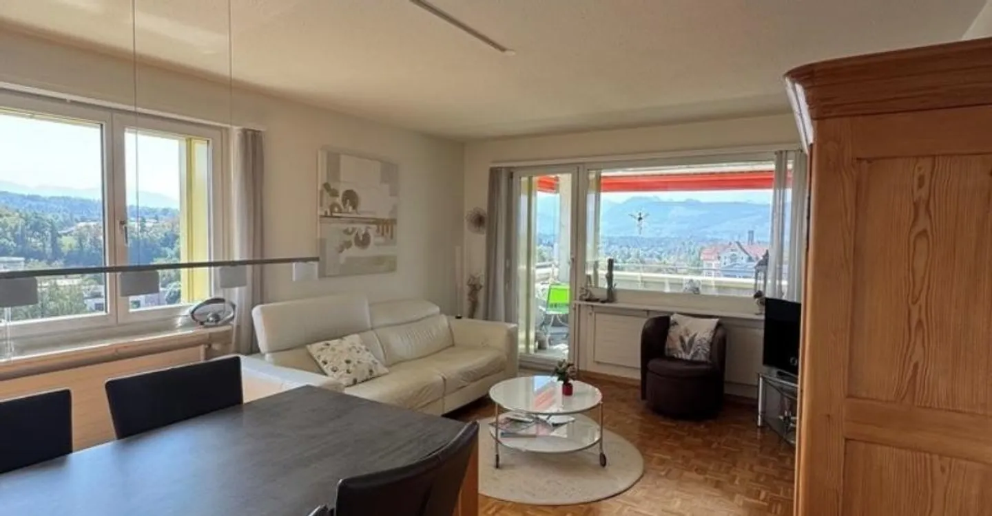 Charming 3-room apartment with panoramic view in the green for rent - Photo 1 of 8
