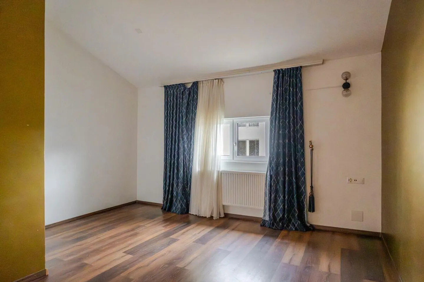 Maison individuelle spacieuse avec 6,5 pièces et jardin dans un emplacement central - Photo 2 sur 13