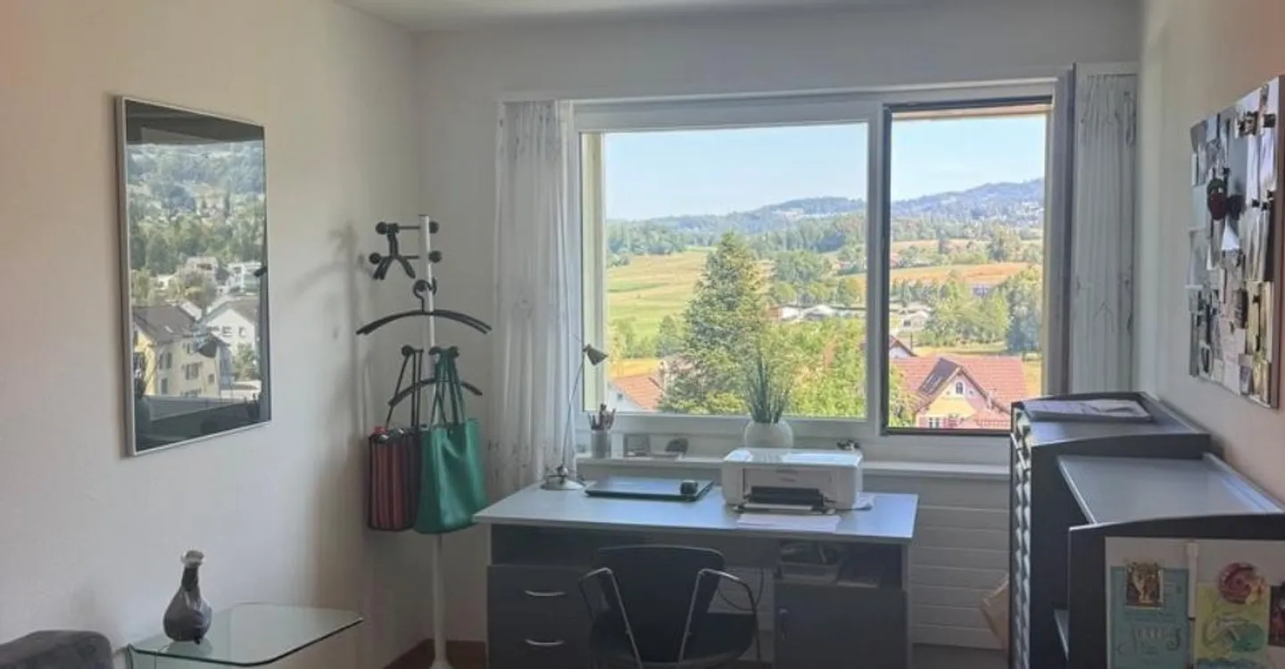 Charming 3-room apartment with panoramic view in the green for rent - Photo 4 of 8