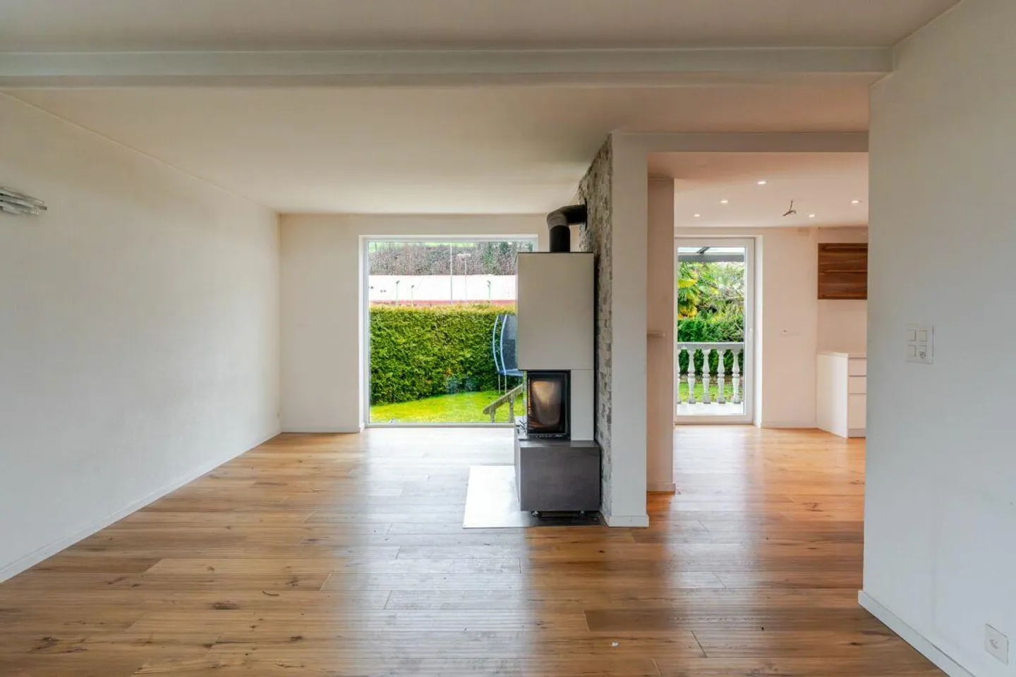 Maison individuelle spacieuse avec 6,5 pièces et jardin dans un emplacement central - Photo 5 sur 13