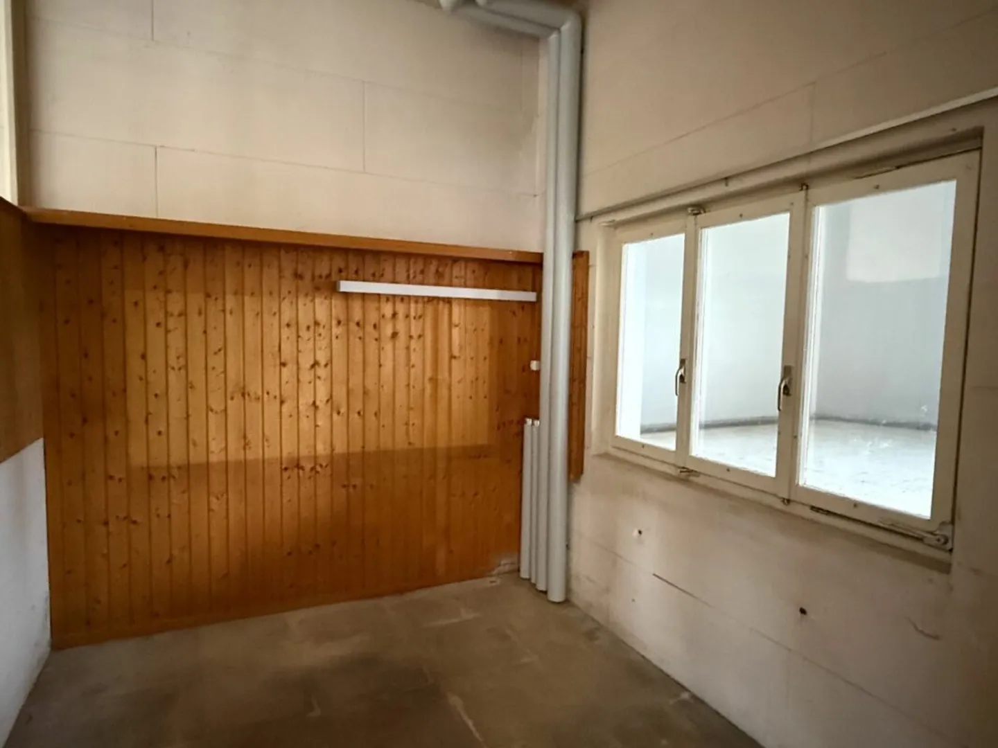 Propriété commerciale/atelier/stockage au centre de Windau - Photo 2 sur 9
