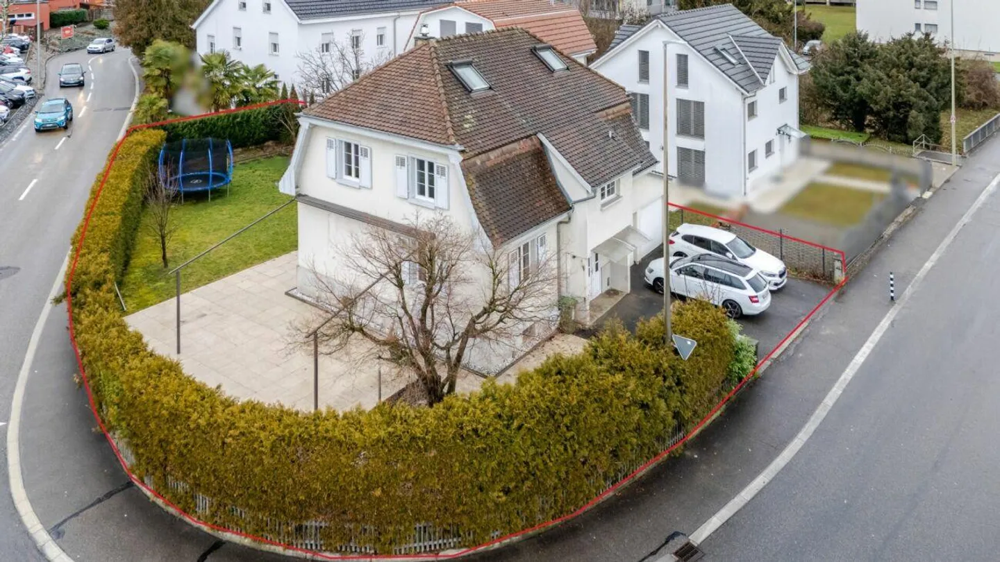 Maison individuelle spacieuse avec 6,5 pièces et jardin dans un emplacement central - Photo 12 sur 13