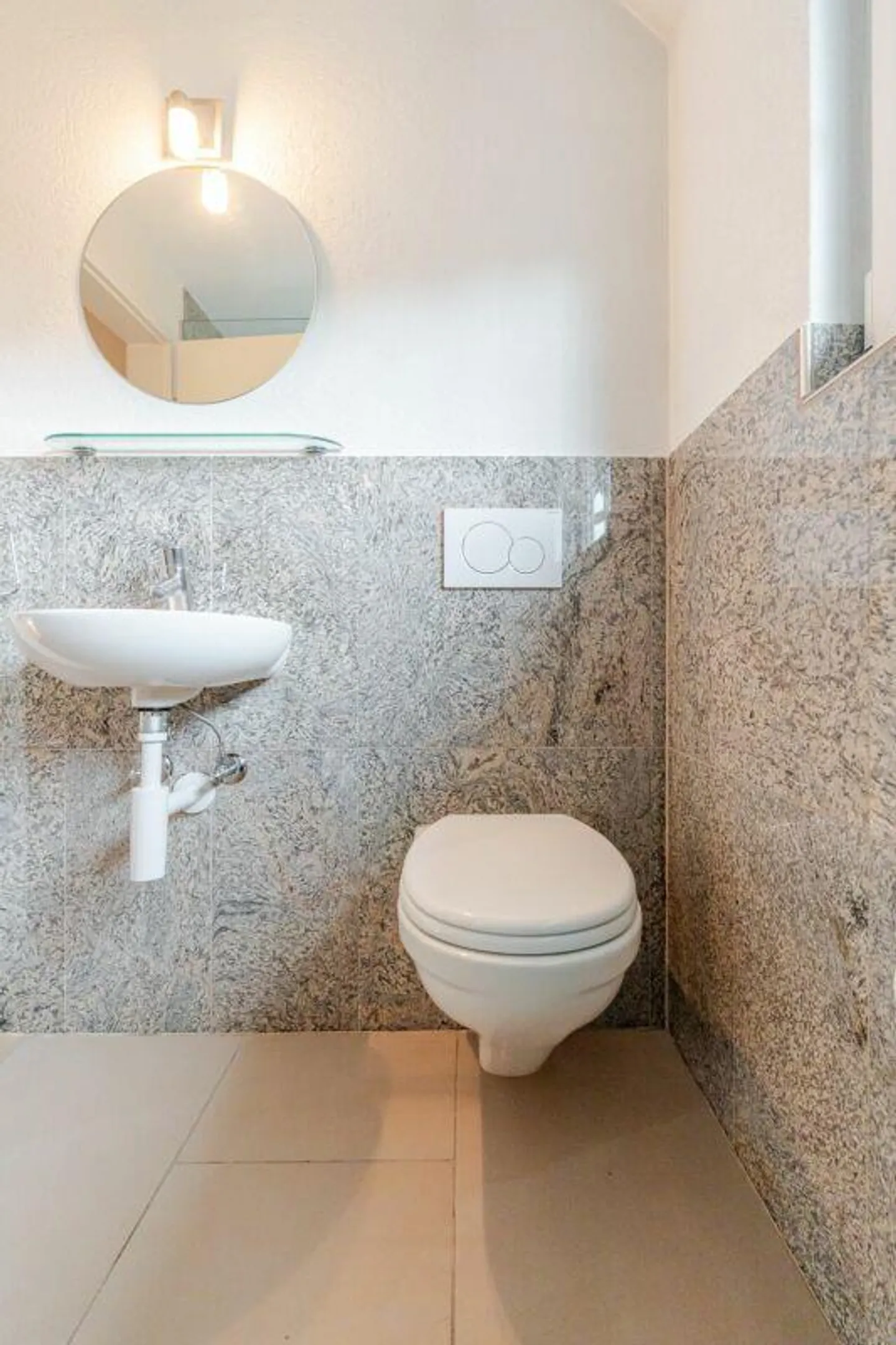 Maison individuelle spacieuse avec 6,5 pièces et jardin dans un emplacement central - Photo 7 sur 13