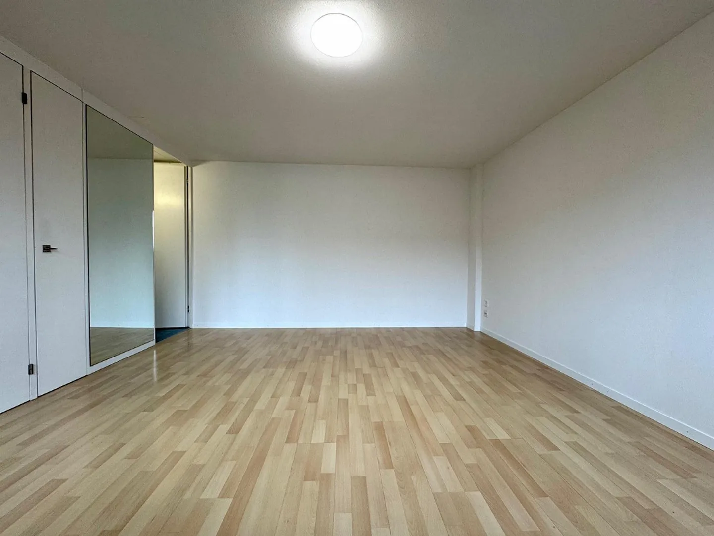 1-room apartment | Studio | Near the lake | available mid-July 26 - Photo 4 of 7