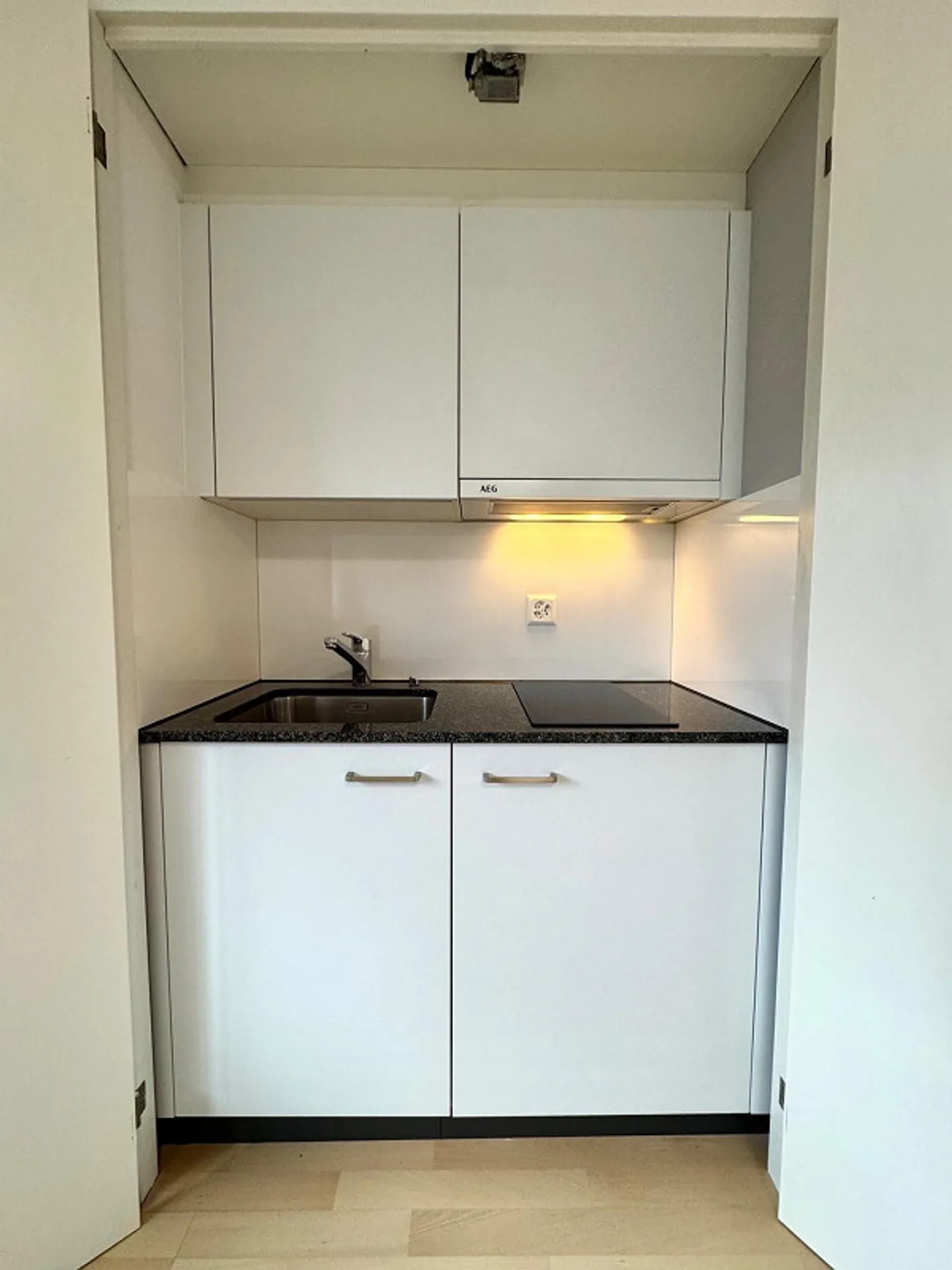 1-room apartment | Studio | Near the lake | available mid-July 26 - Photo 6 of 7