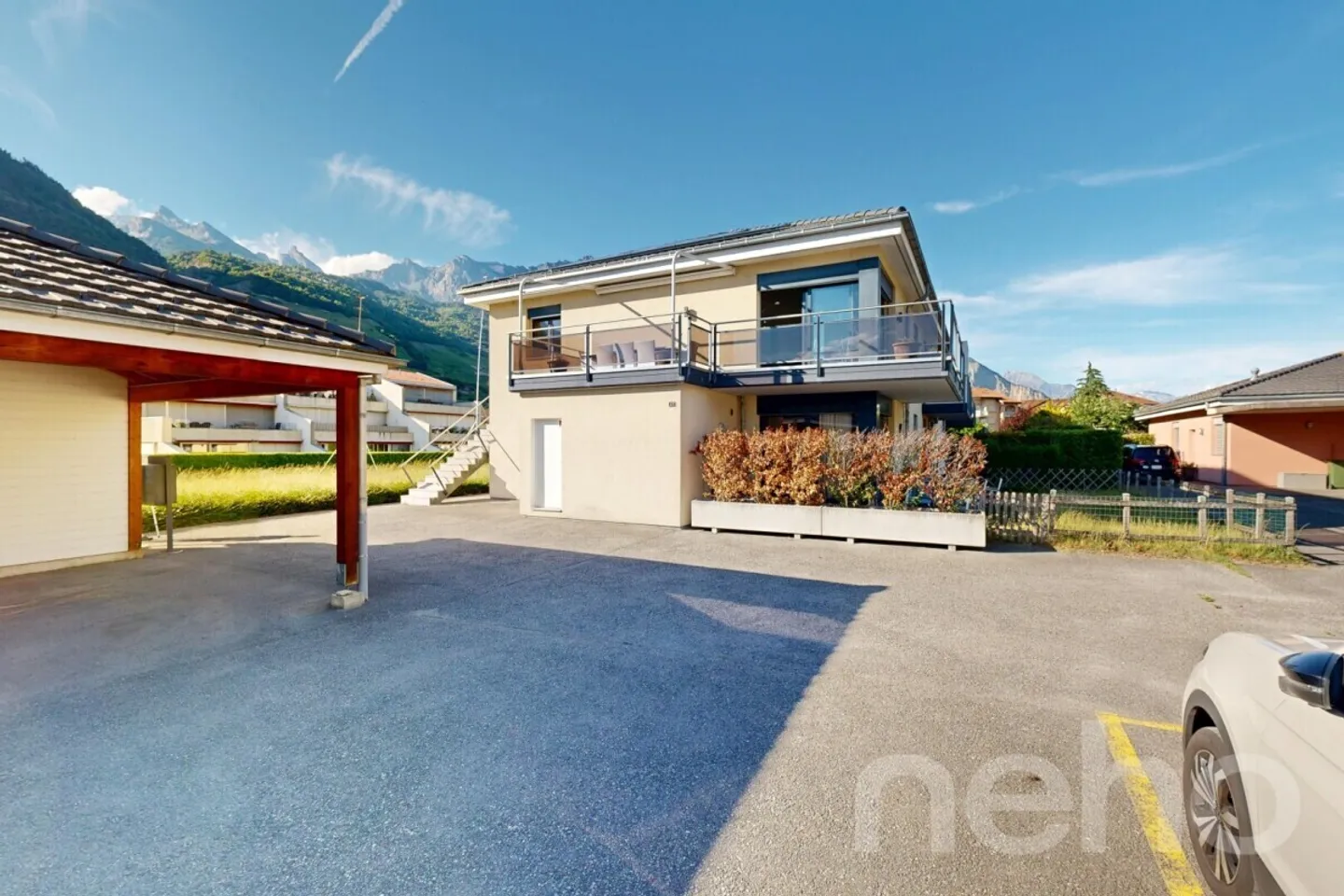 Exklusiv: Helle 4,5 Zimmer mit Terrasse und Mezzanine - Foto 1 von 12