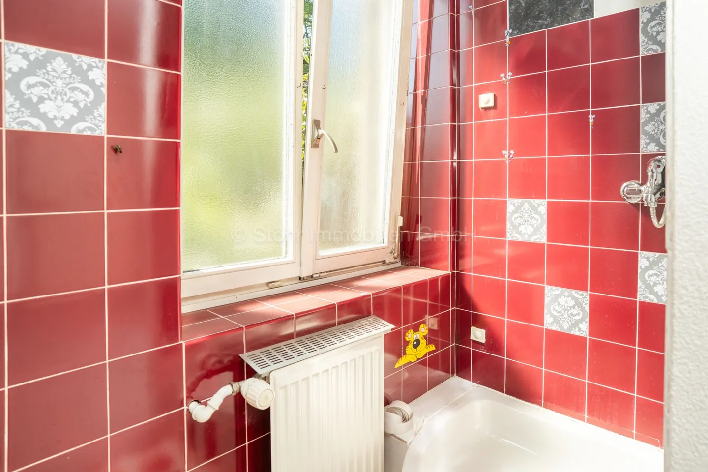 Charming 6.5-Room Semi-Detached House with Great Potential in the Popular Deutweg Neighborhood - Photo 6 of 22