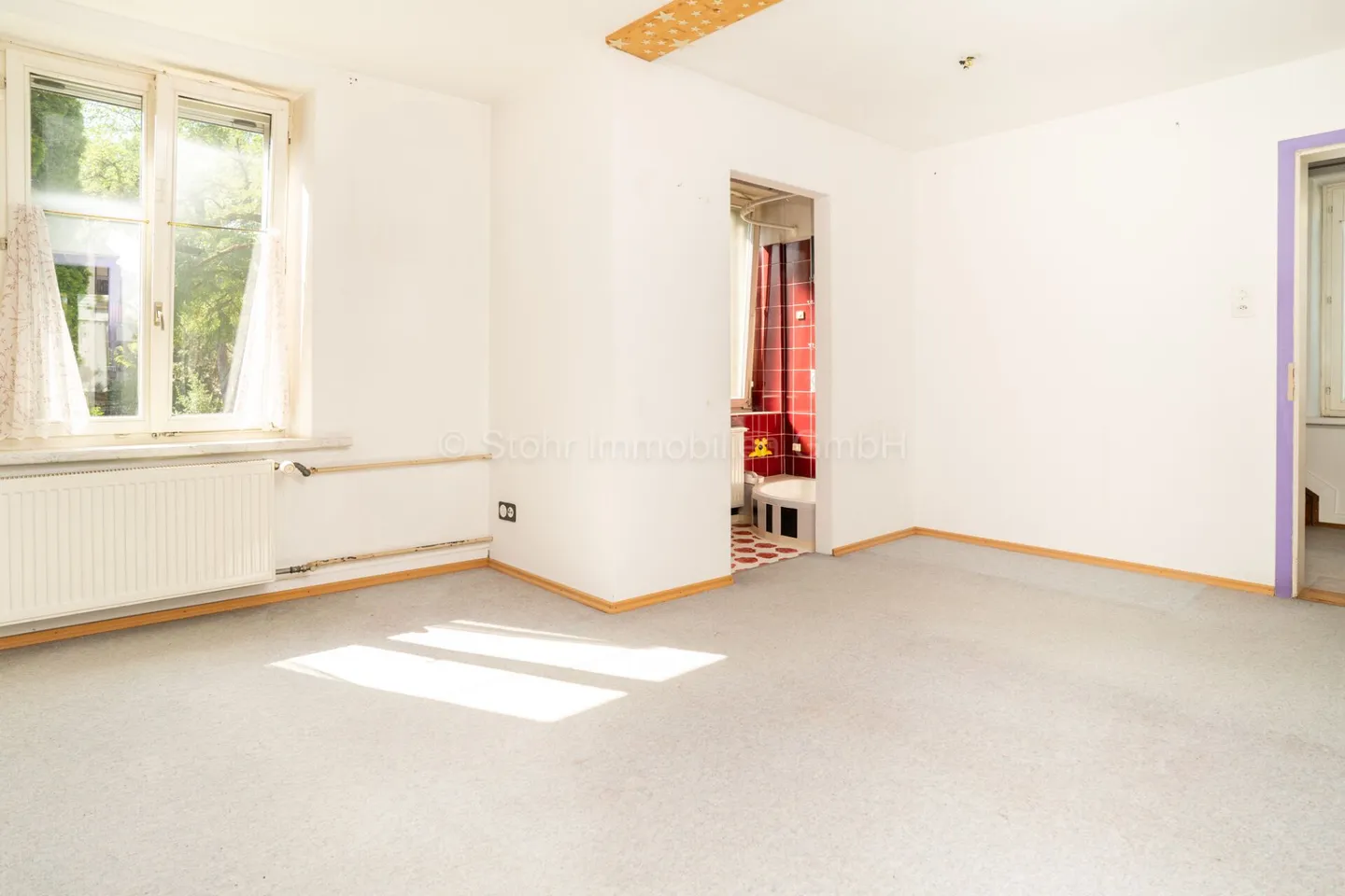 Charming 6.5-Room Semi-Detached House with Great Potential in the Popular Deutweg Neighborhood - Photo 8 of 22