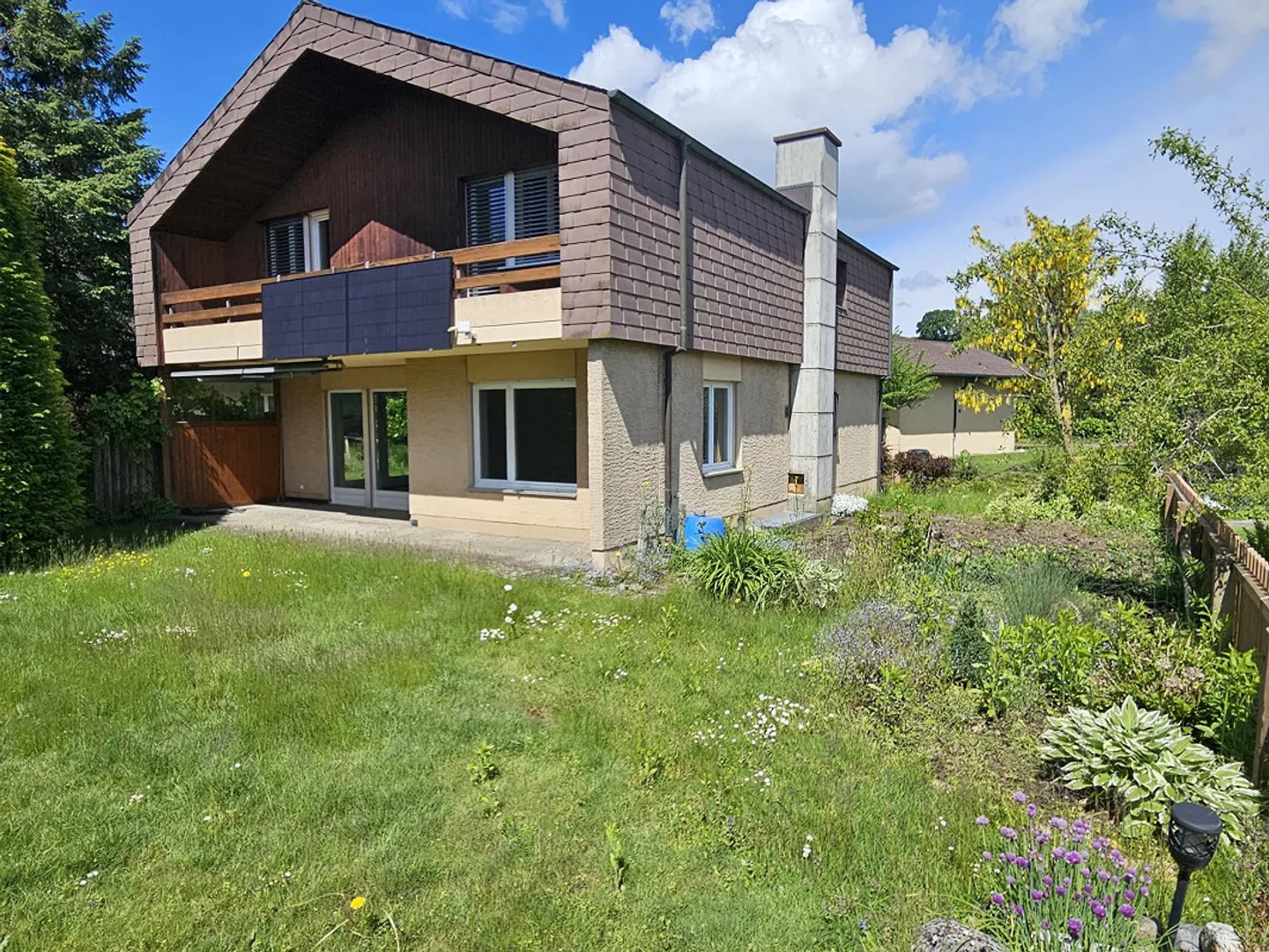 Renoviertes Familienhaus mit Garten - Foto 2 von 20