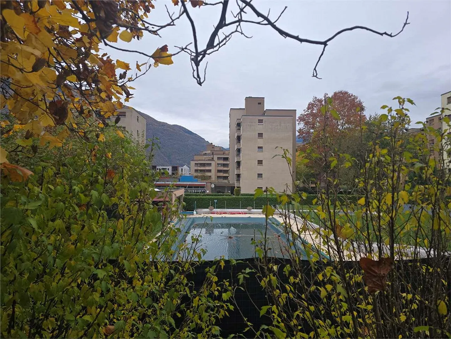 Giubiasco - Bright 2.5 rooms with terrace and two private parking spaces - Photo 12 of 12