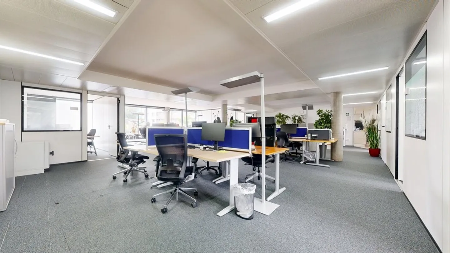 Office space for rent - Photo 3 of 12