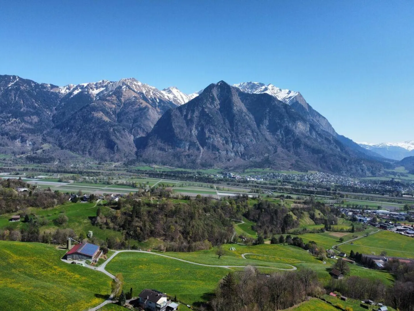 Grundstück mit verschiedenen Nutzungsmöglichkeiten - Photo 2 sur 6