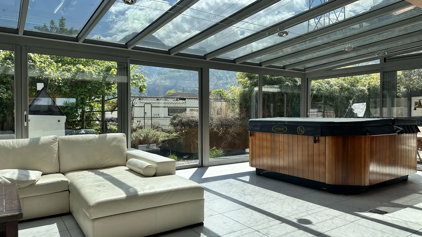 Villa avec écurie pour chevaux à Dorénaz - Foto 1 di 22