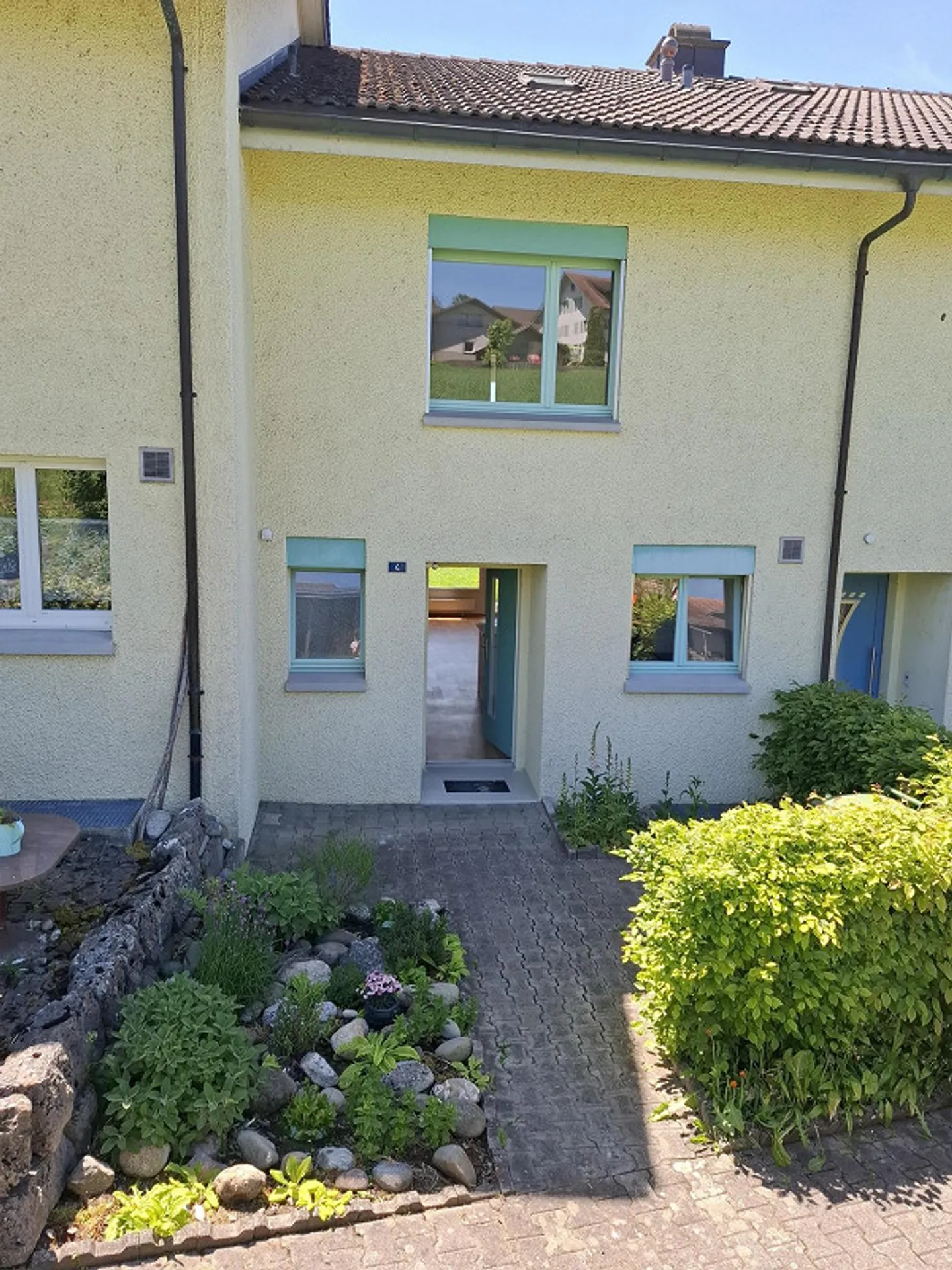 Charming 5.5-room terraced house in Obfelden - Photo 1 of 21