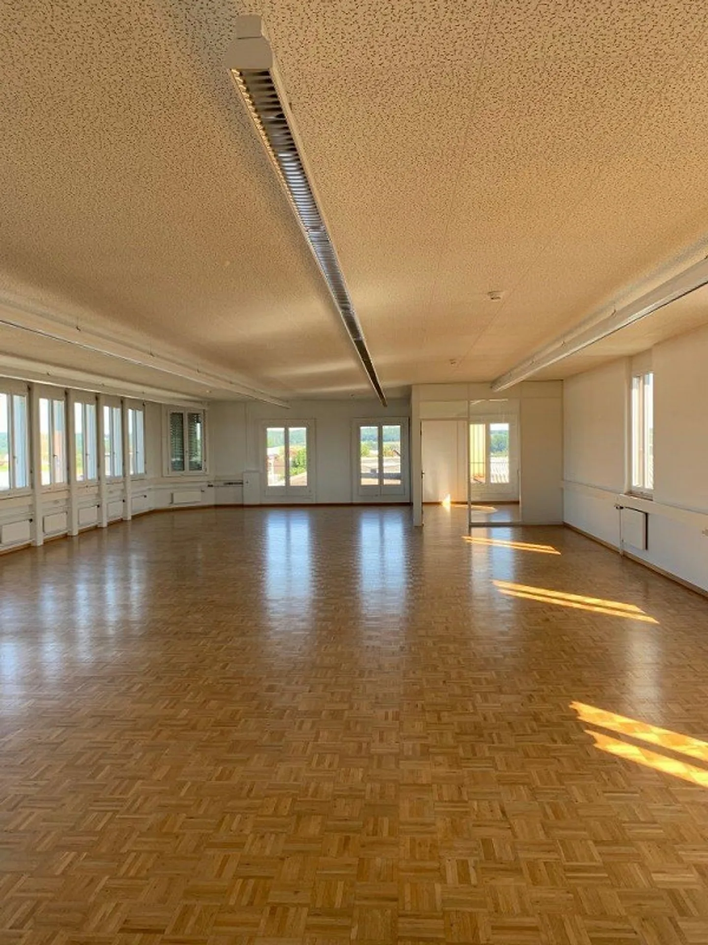 Helle Büro- / Praxis- oder Vereinsräume zu vermieten - Foto 1 di 9