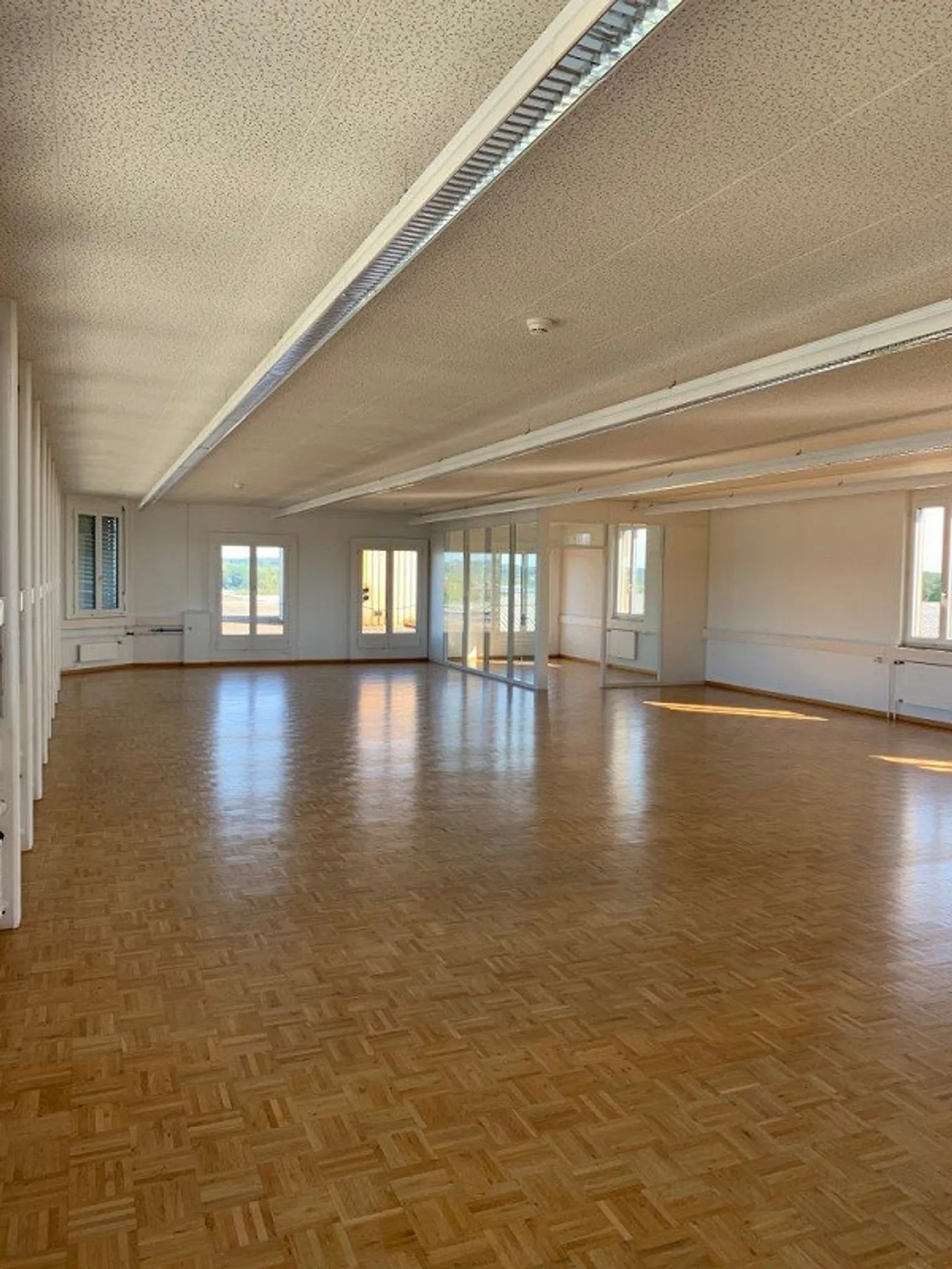 Helle Büro- / Praxis- oder Vereinsräume zu vermieten - Foto 2 di 9