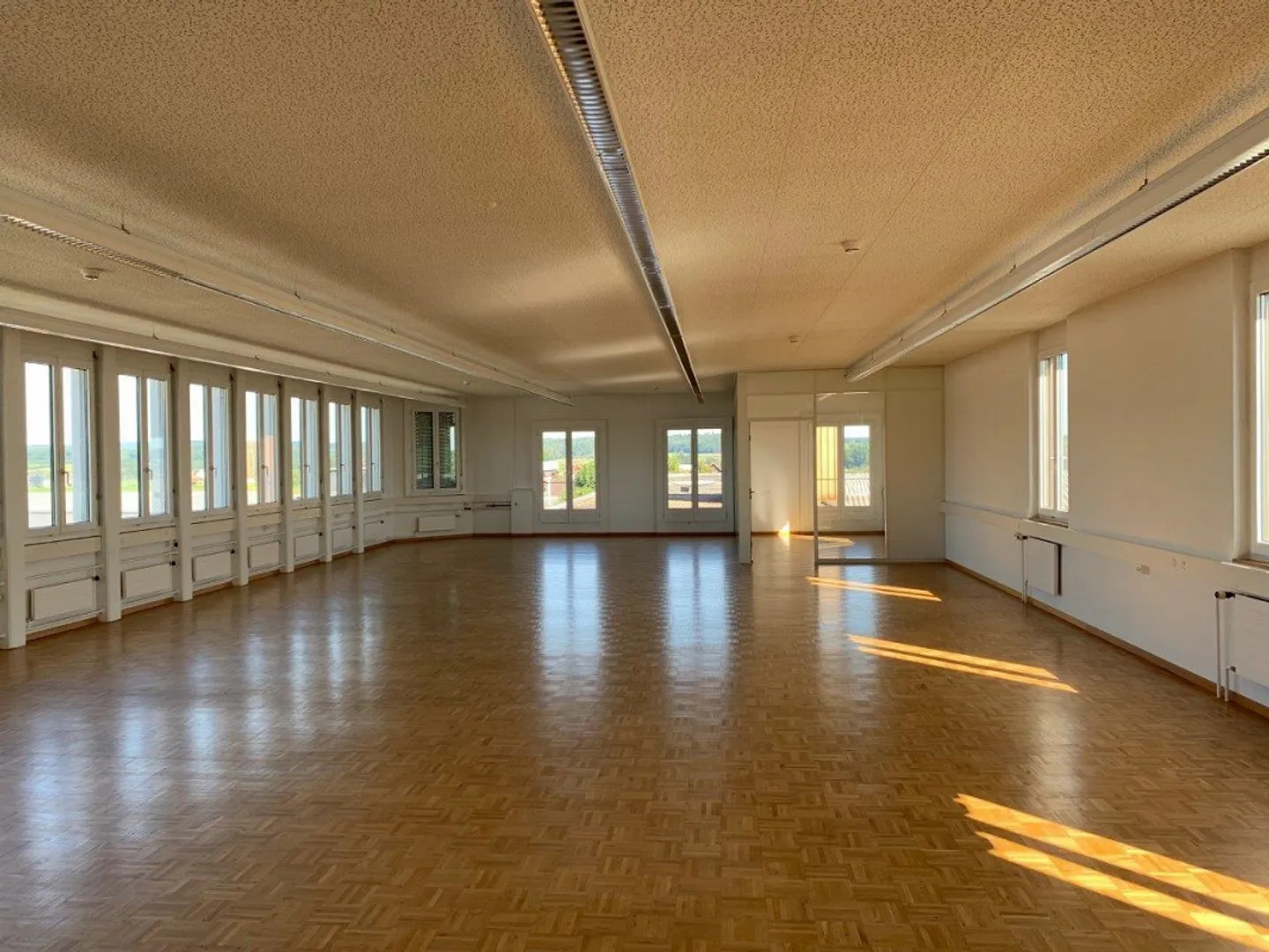 Helle Büro- / Praxis- oder Vereinsräume zu vermieten - Foto 3 di 9