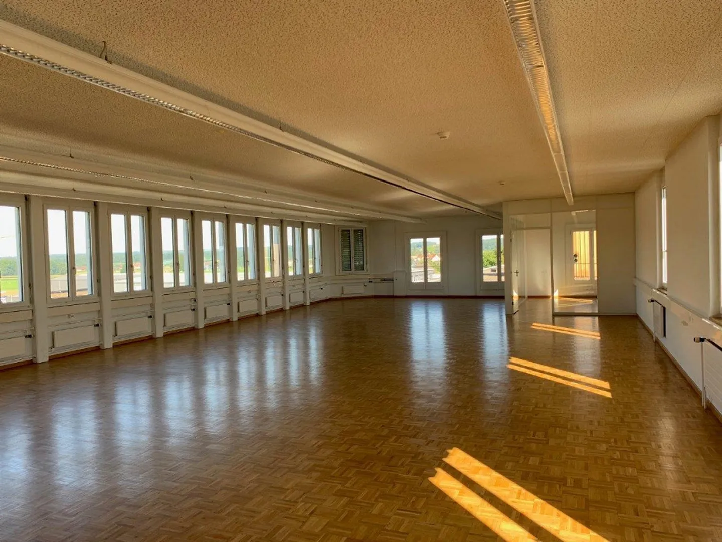 Helle Büro- / Praxis- oder Vereinsräume zu vermieten - Foto 4 di 9