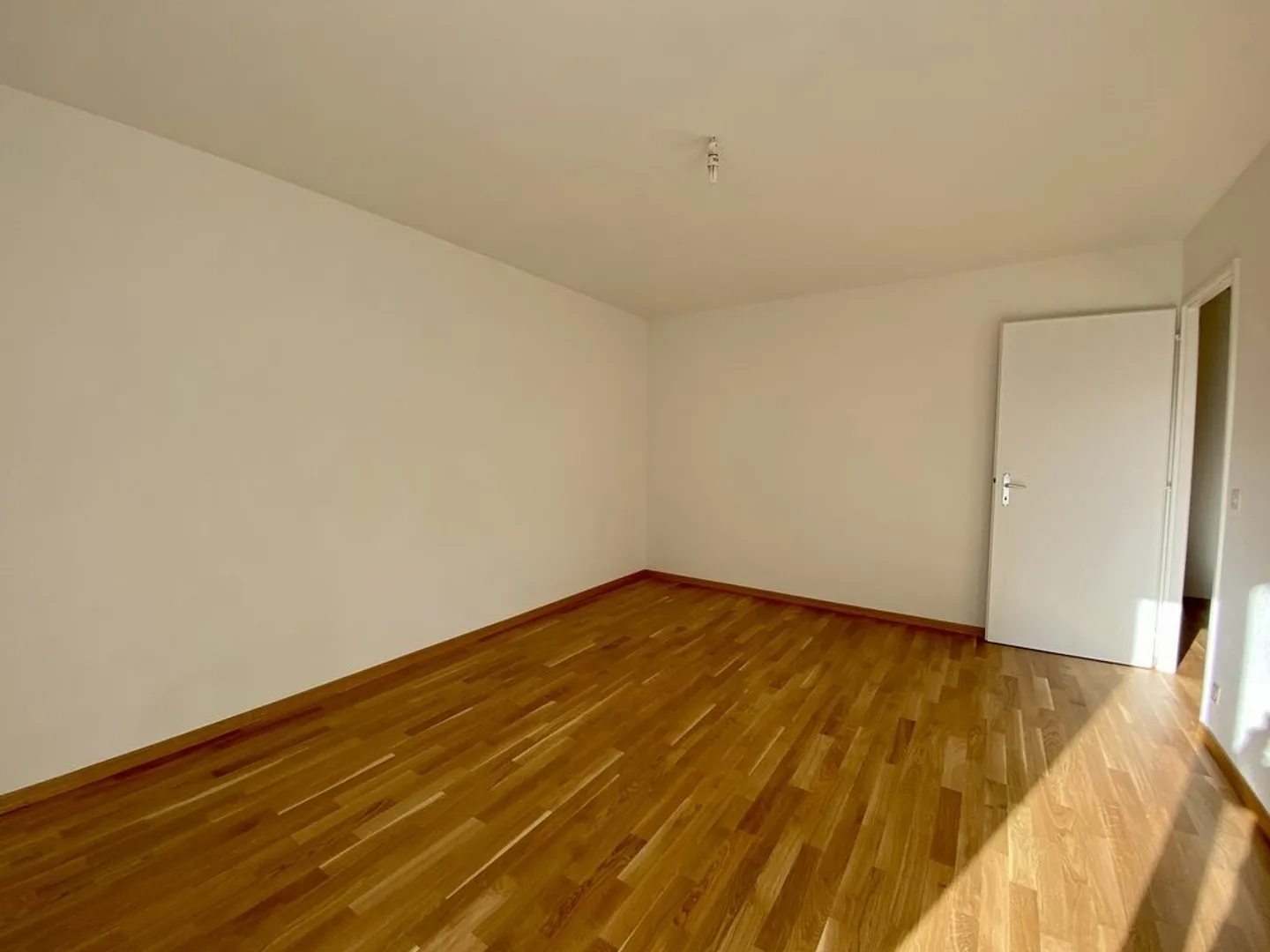 Zu ergreifen! Wunderschöne Wohnung in der Nähe der Autobahnen! - Foto 3 von 6