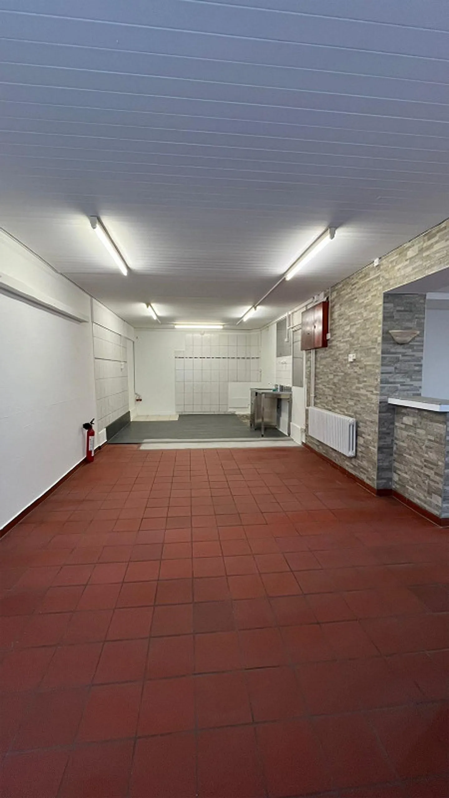 Commercial space for rent on the ground floor - Photo 5 of 5