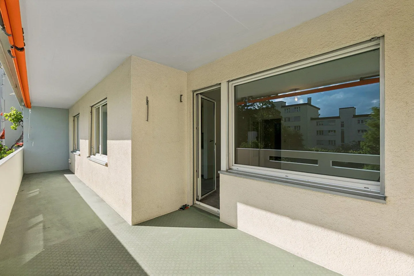 Espace pour idées – Appartement de 4,5 pièces avec potentiel à Zurich Seebach - Photo 6 sur 15